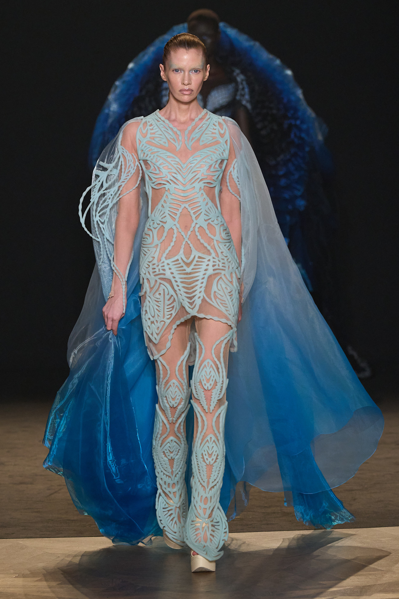 مجموعة Iris Van Herpen للأزياء الراقية لخريف وشتاء 2026-2025 